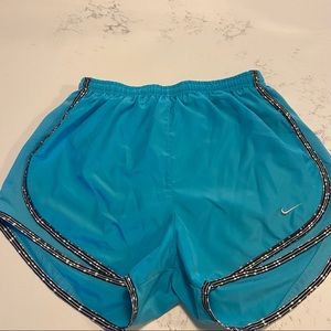 Nike Tempo Size Small